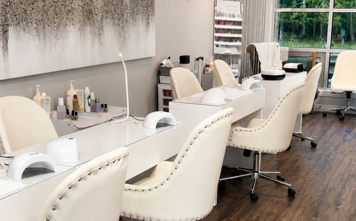 Tranquil Moments Day spa bed chairs and workspace